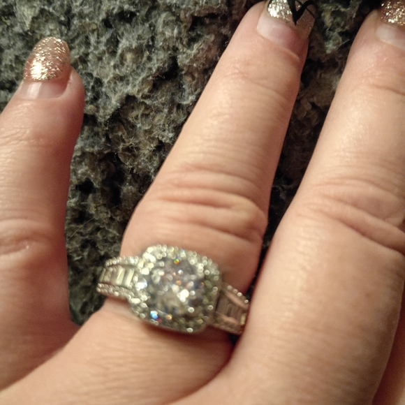 Elegant Silver Women's Ring - Picture 5 of 6